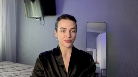 Kira love1 online show from May 18, 2026, 12:22 pm
