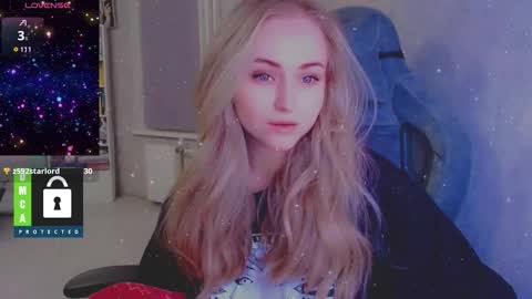 you know thumb up me please its important online show from November 17, 2025, 4:24 pm