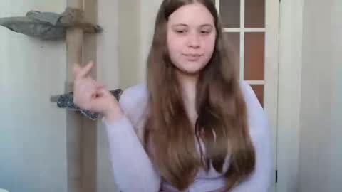 Kira Perry online show from April 26, 2026, 6:22 am