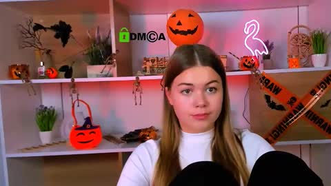 kira_vee online show from October 28, 2025, 4:09 pm