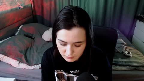 Snapshot of kira_yammy chatting on January 1, 2025, 3:56 am Kira  follow me  online show from January 1, 2025, 3:56 am