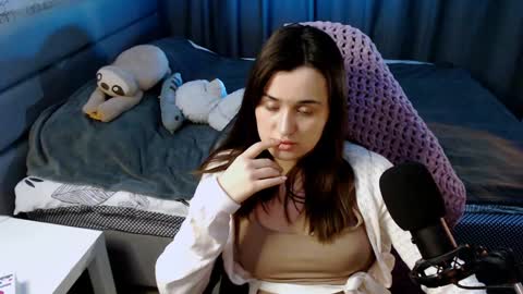 Snapshot of kira_yammy chatting on February 6, 2025, 5:19 pm Kira  follow me  online show from February 6, 2025, 5:19 pm
