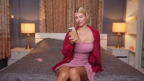 Snapshot of kirabl00m chatting on June 19, 2026, 3:33 am kira bloom online show from June 19, 2026, 3:33 am