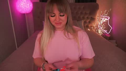 Kira online show from March 3, 2025, 8:54 pm