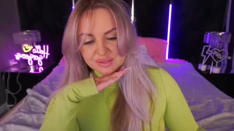 Kira online show from October 5, 2025, 9:45 pm