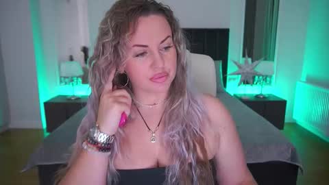 Kira online show from March 22, 2026, 9:18 pm