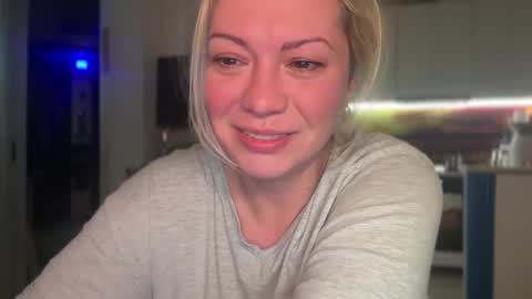 Snapshot of kiradivine chatting on January 22, 2025, 7:24 pm KiraDivine online show from January 22, 2025, 7:24 pm