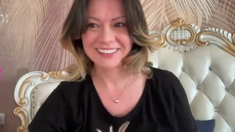 KiraDivine online show from April 19, 2026, 12:15 pm