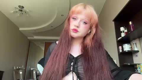 kirakim_love online show from May 19, 2026, 9:48 am