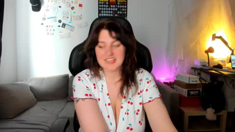 Kira  online show from May 7, 2026, 1:49 pm