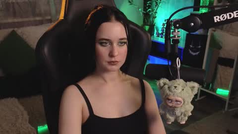 Kira    online show from November 6, 2025, 2:01 am