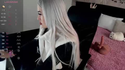 Kira online show from November 29, 2025, 1:52 am