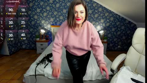 Snapshot of kiraroxx chatting on February 5, 2025, 3:20 pm Kira online show from February 5, 2025, 3:20 pm