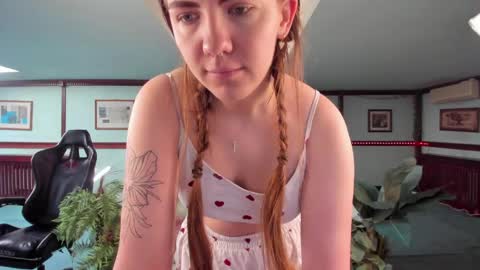  Kira  online show from May 28, 2026, 1:47 am