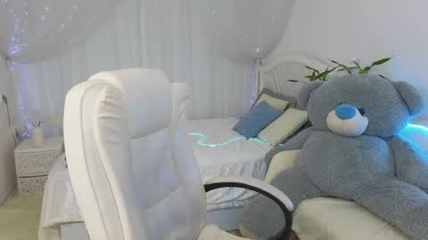    online show from March 7, 2025, 10:13 am