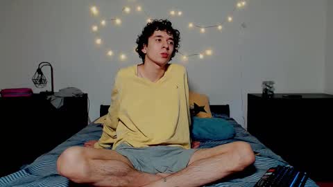 Snapshot of kiriae21 chatting on December 21, 2025, 2:13 pm Alan online show from December 21, 2025, 2:13 pm