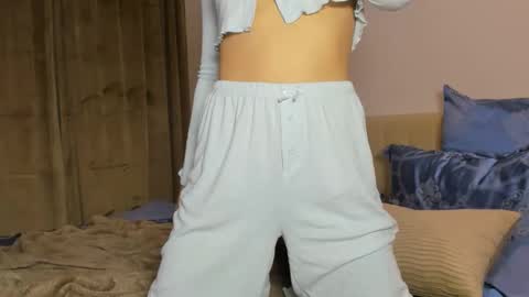 Kira online show from October 29, 2025, 5:47 pm