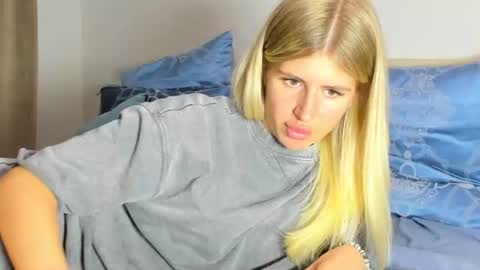 Snapshot of kirraa_ chatting on June 12, 2026, 9:35 pm Kira online show from June 12, 2026, 9:35 pm