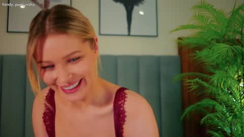 Snapshot of kirsten_xxx chatting on December 11, 2024, 9:01 pm Risha online show from December 11, 2024, 9:01 pm