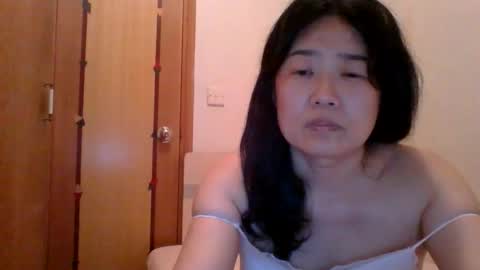 kiss_silk online show from May 17, 2026, 12:56 pm