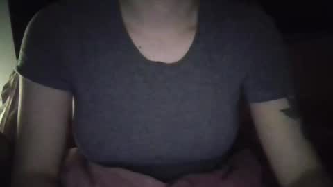 kissandtell1357 online show from November 19, 2025, 4:01 am