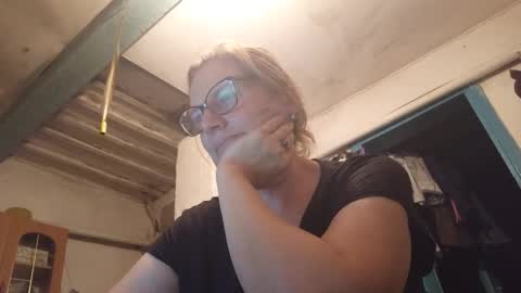 kissandvibe online show from September 11, 2025, 7:03 pm