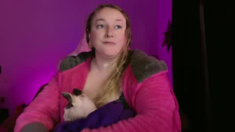 kissica online show from February 3, 2025, 7:42 pm