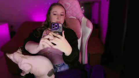 kissica online show from February 11, 2025, 6:01 pm