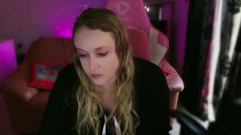 kissica online show from February 17, 2025, 2:48 pm