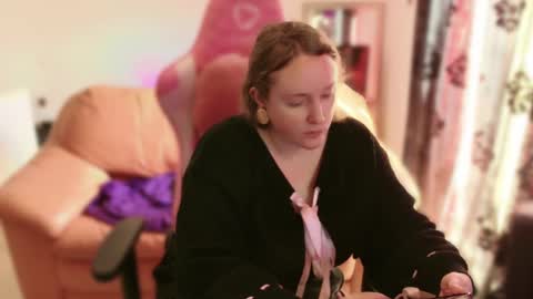 kissica online show from February 21, 2025, 8:51 am