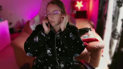 kissica online show from March 9, 2025, 3:16 pm