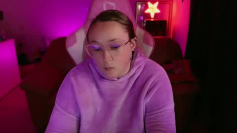 kissica online show from March 10, 2025, 6:12 pm