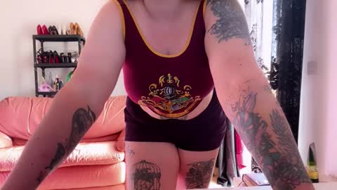 kissica online show from September 10, 2025, 6:46 am