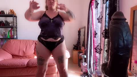 kissica online show from October 4, 2025, 8:34 am