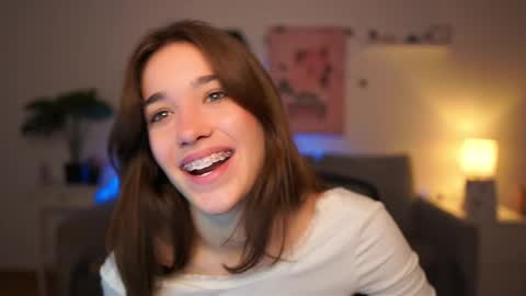 Sisi online show from October 9, 2025, 1:20 pm