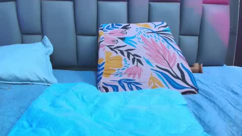 BELLA FLAME online show from September 11, 2025, 9:04 pm