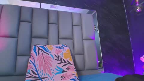 BELLA FLAME online show from November 24, 2025, 7:02 pm