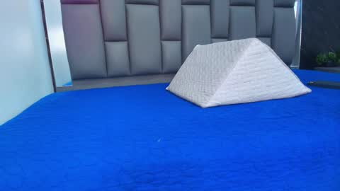 BELLA FLAME online show from February 28, 2026, 7:04 pm