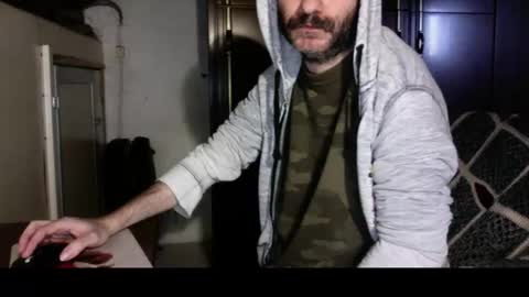 kissofbanned1983 online show from November 29, 2025, 9:34 am