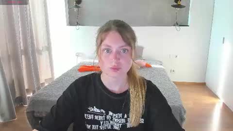 Snapshot of kitkatvel chatting on July 1, 2026, 5:09 am kitkatvel online show from July 1, 2026, 5:09 am