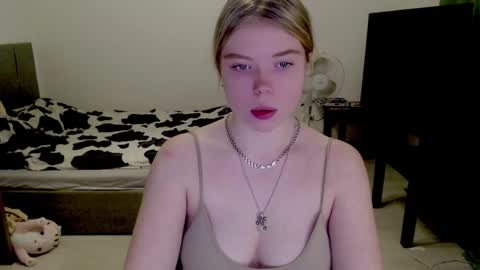 Jennyblonde and Emmabrunette online show from December 6, 2024, 1:22 pm