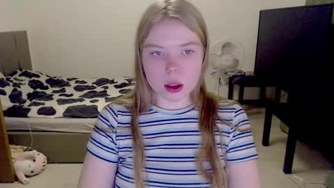 Jennyblonde and Emmabrunette online show from December 24, 2024, 3:47 pm