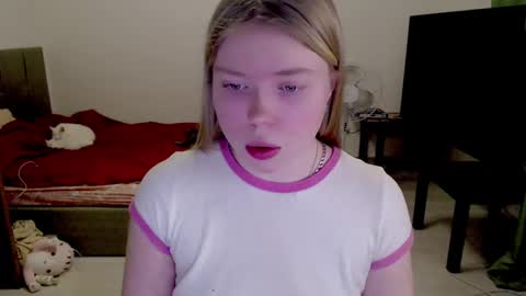 Jennyblonde and Emmabrunette online show from February 6, 2025, 10:43 pm