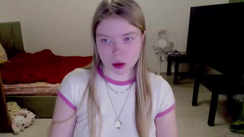 Jennyblonde and Emmabrunette online show from February 7, 2025, 7:59 pm