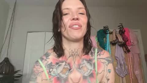 kittjones33 online show from May 4, 2026, 6:04 pm