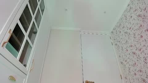 sophie online show from June 13, 2026, 7:23 pm