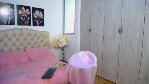 kitty_f00x online show from April 23, 2026, 7:38 pm