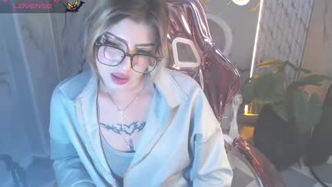 kitty_fox_b online show from October 31, 2025, 1:06 am