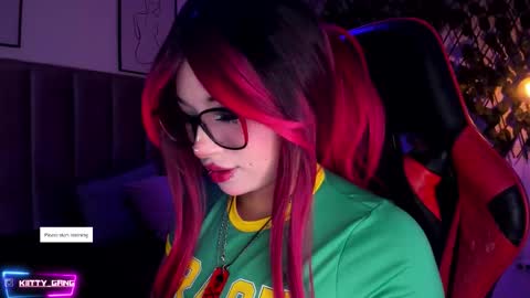 Camila online show from October 27, 2025, 7:29 pm