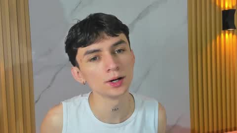 kitty_gill online show from December 30, 2024, 1:14 pm